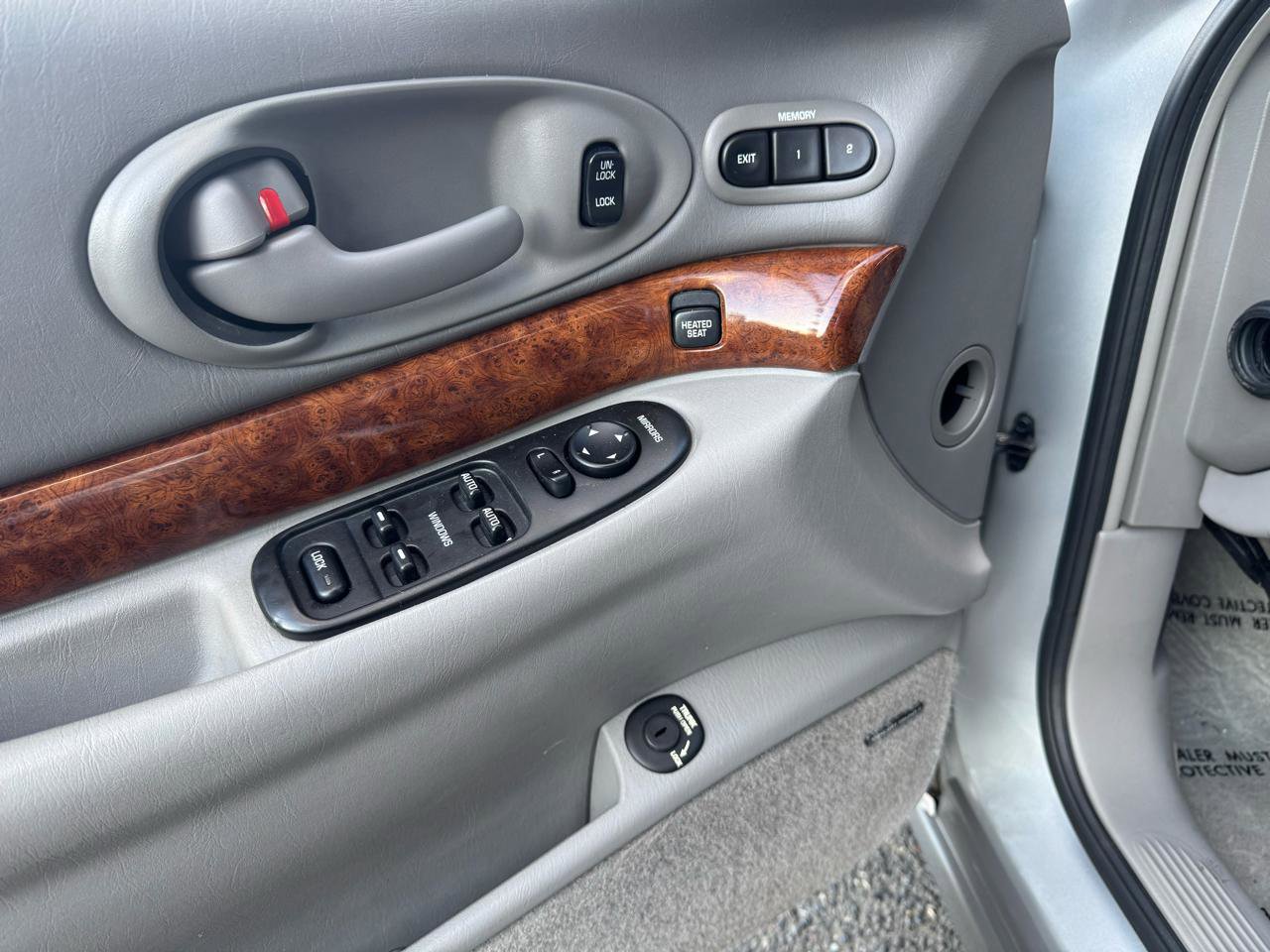 Used 2002 Buick Le Sabre Limited w/ Driver Confidence Pkg image 19