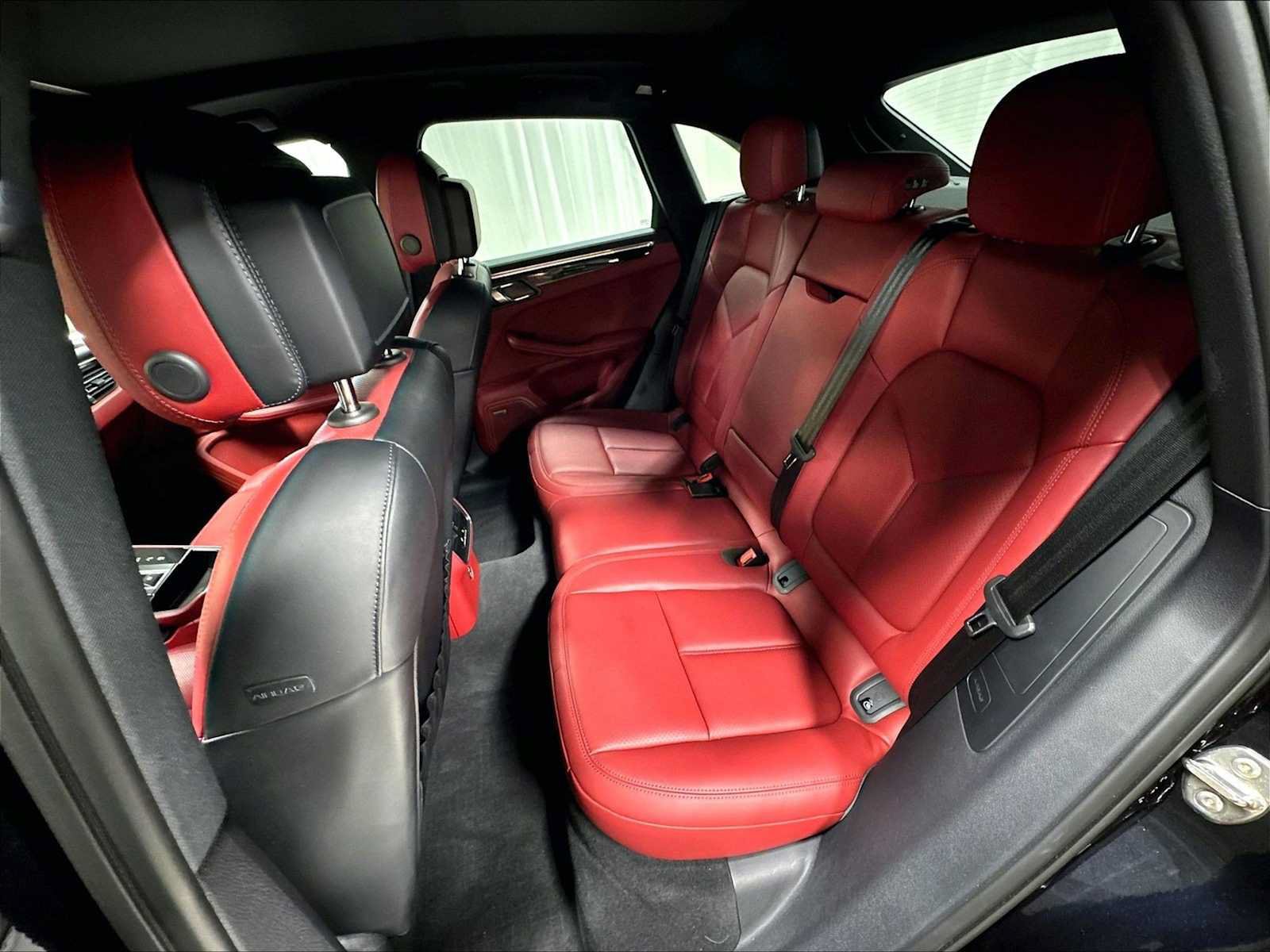 Used 2026 Porsche Macan AWD/4WD image 30