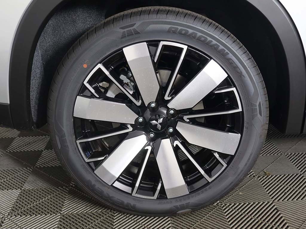 New 2025 Mitsubishi Outlander SE image 26