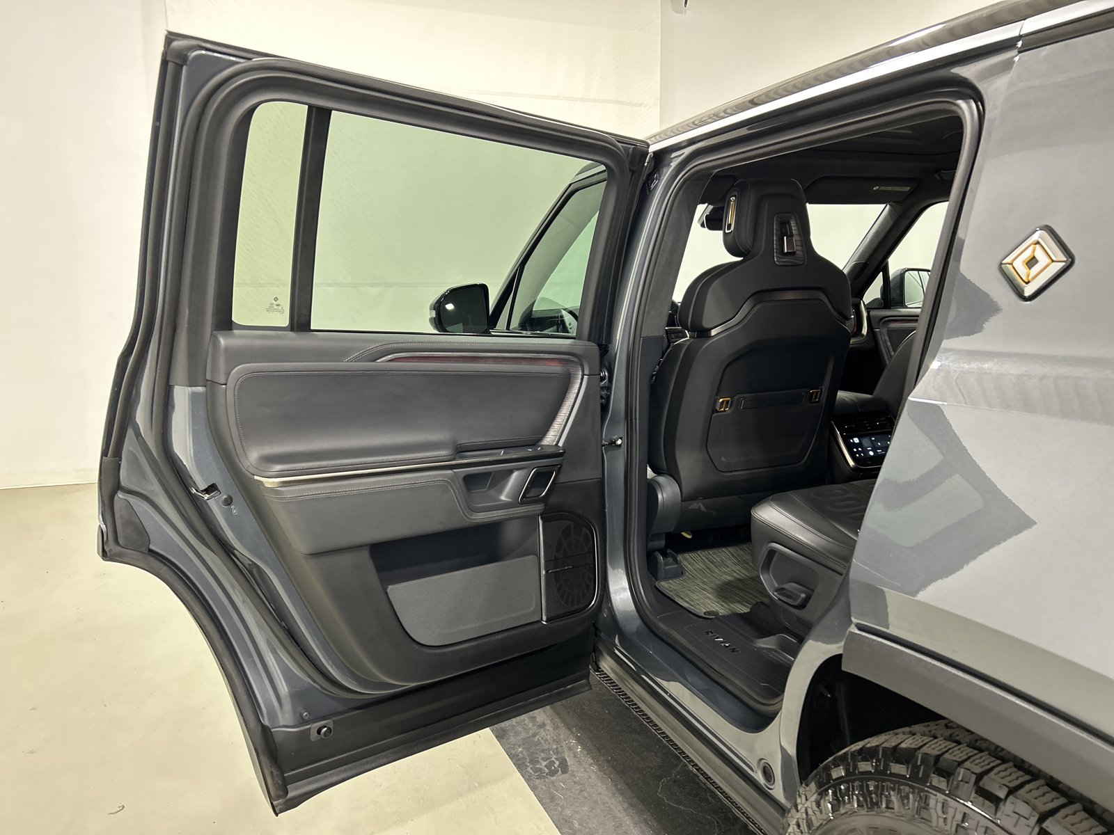 Used 2022 Rivian R1S Launch Edition AWD/4WD image 17