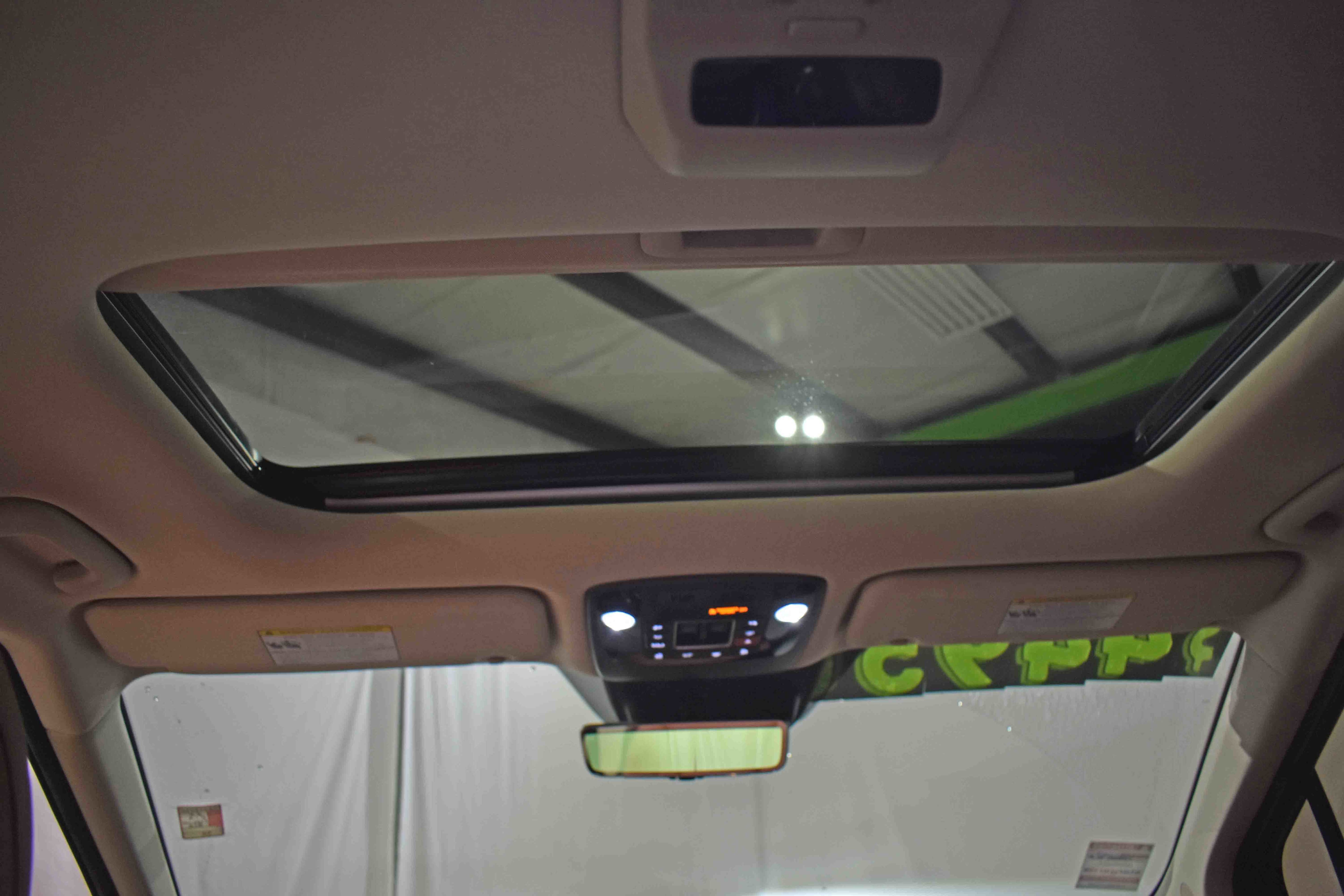 Used 2025 Kia Carnival SX Prestige image 32