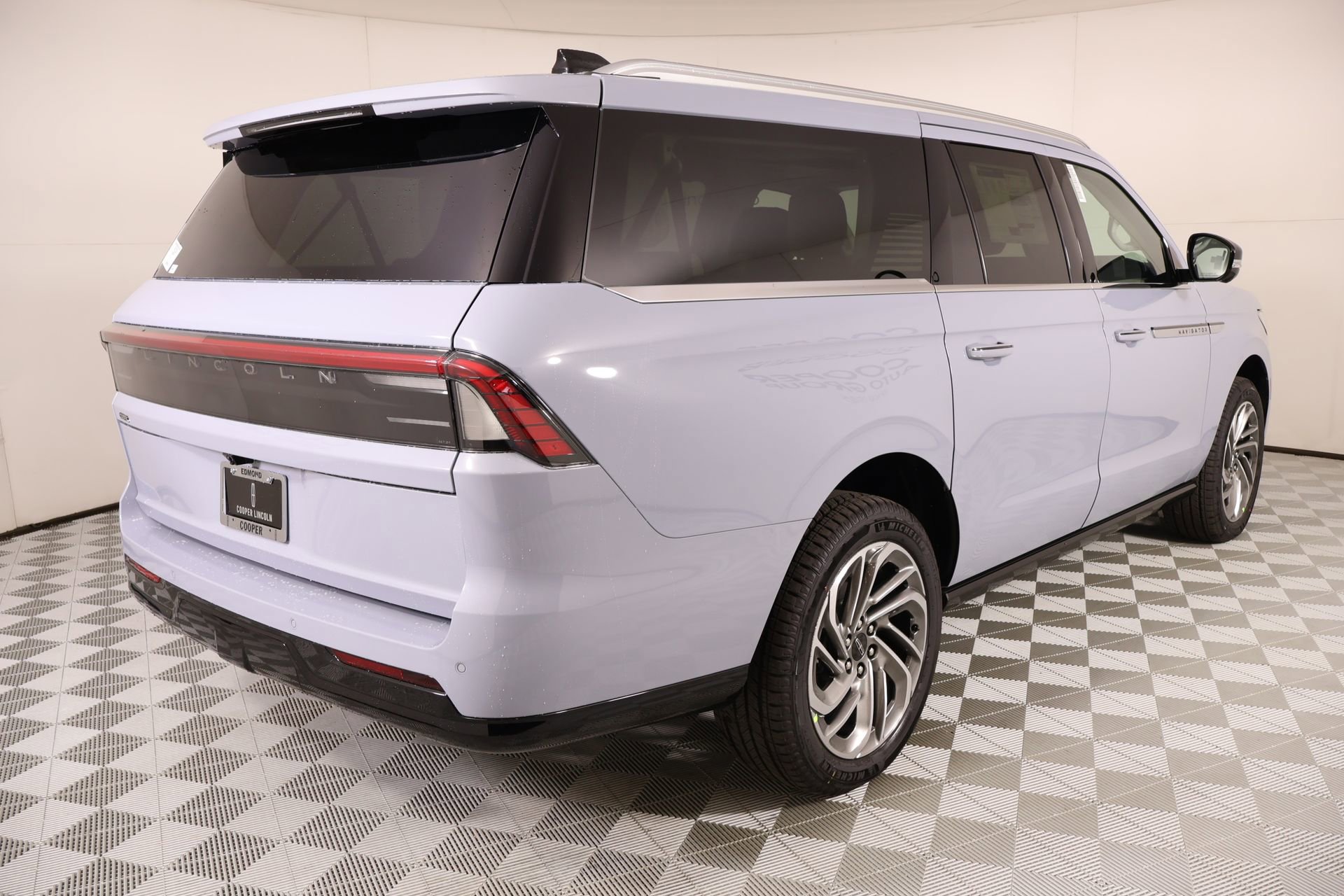 New 2026 Lincoln Navigator L Reserve AWD/4WD image 23