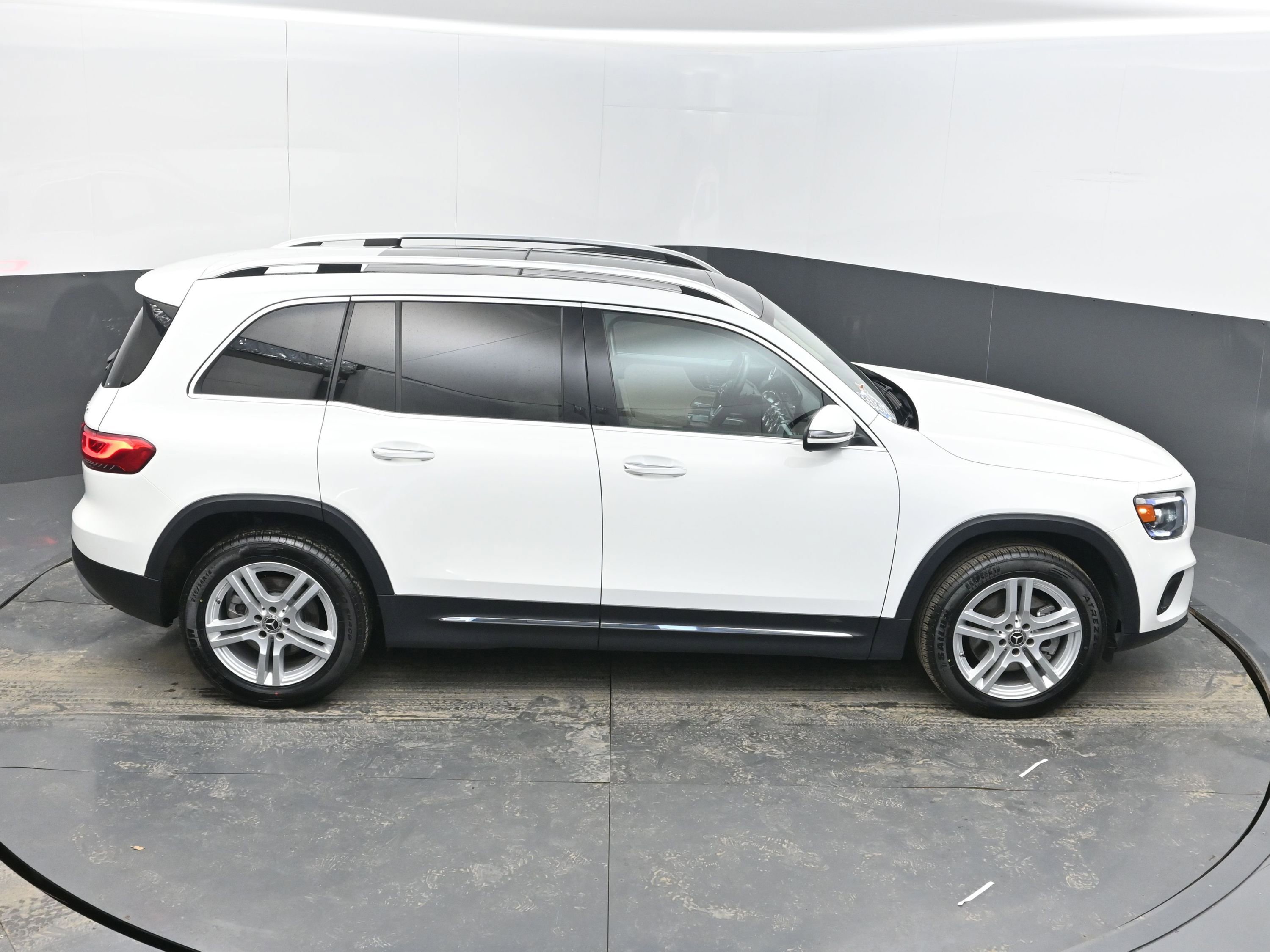 Used 2023 Mercedes-Benz GLB 250 4MATIC w/ Premium Package image 38