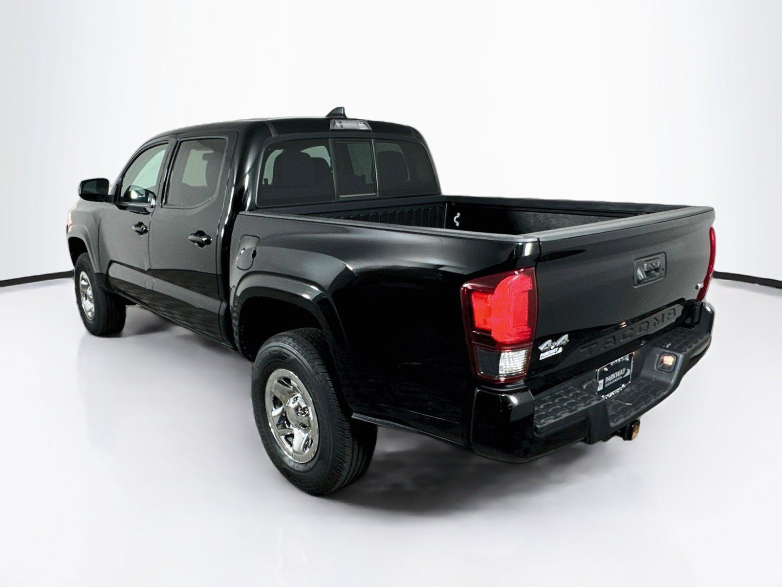 Certified 2023 Toyota Tacoma SR AWD/4WD image 5