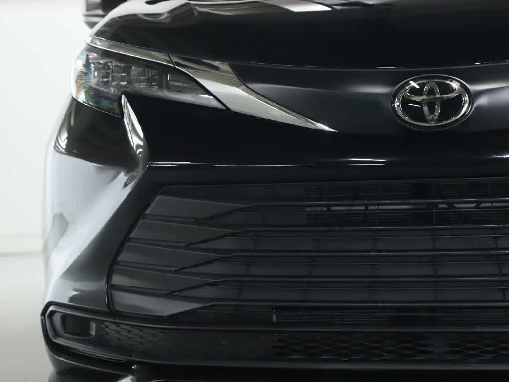 Certified 2026 Toyota Sienna LE AWD/4WD image 6