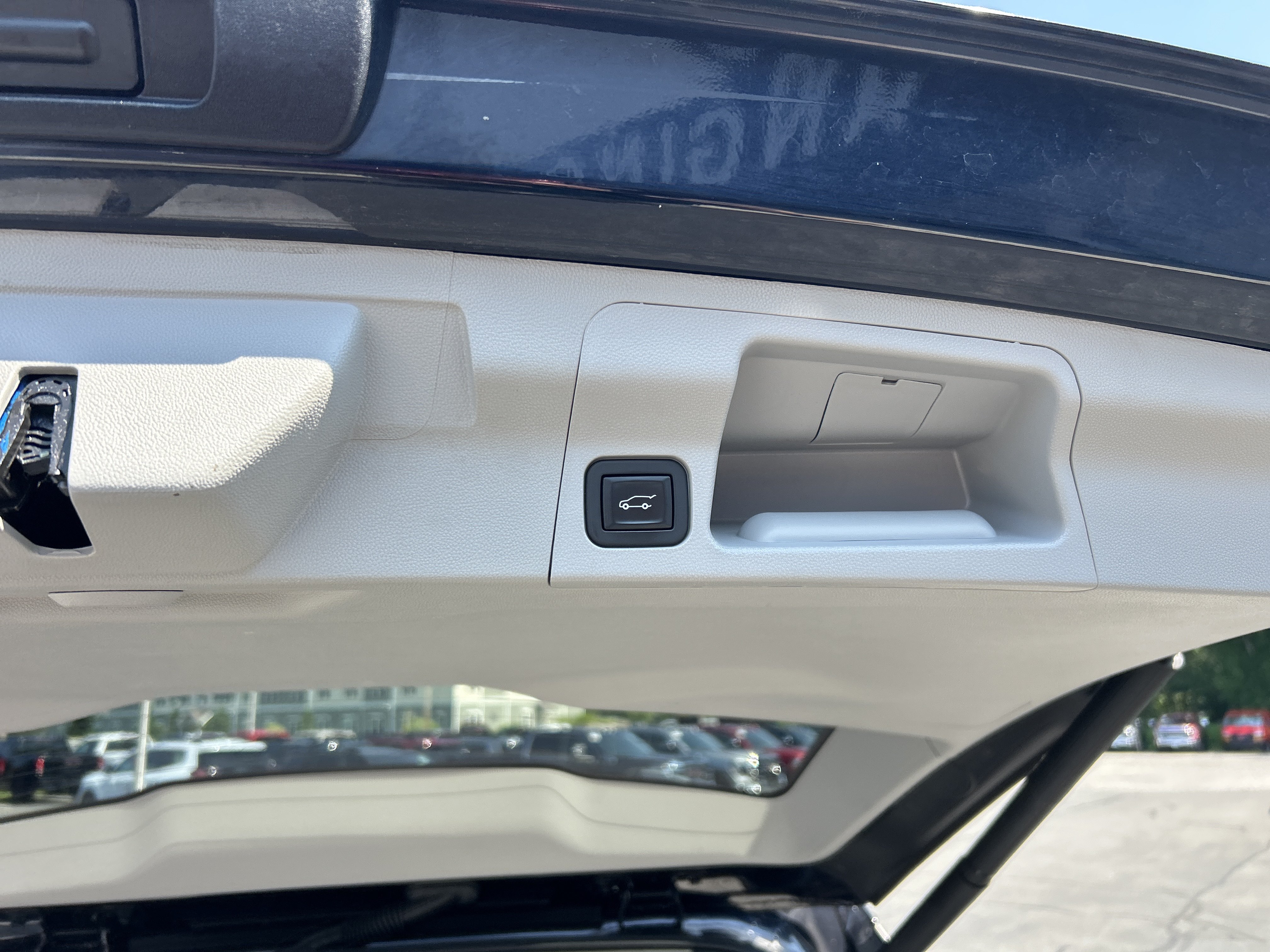 Certified 2021 GMC Acadia SLT w/ Premium Package AWD/4WD image 13