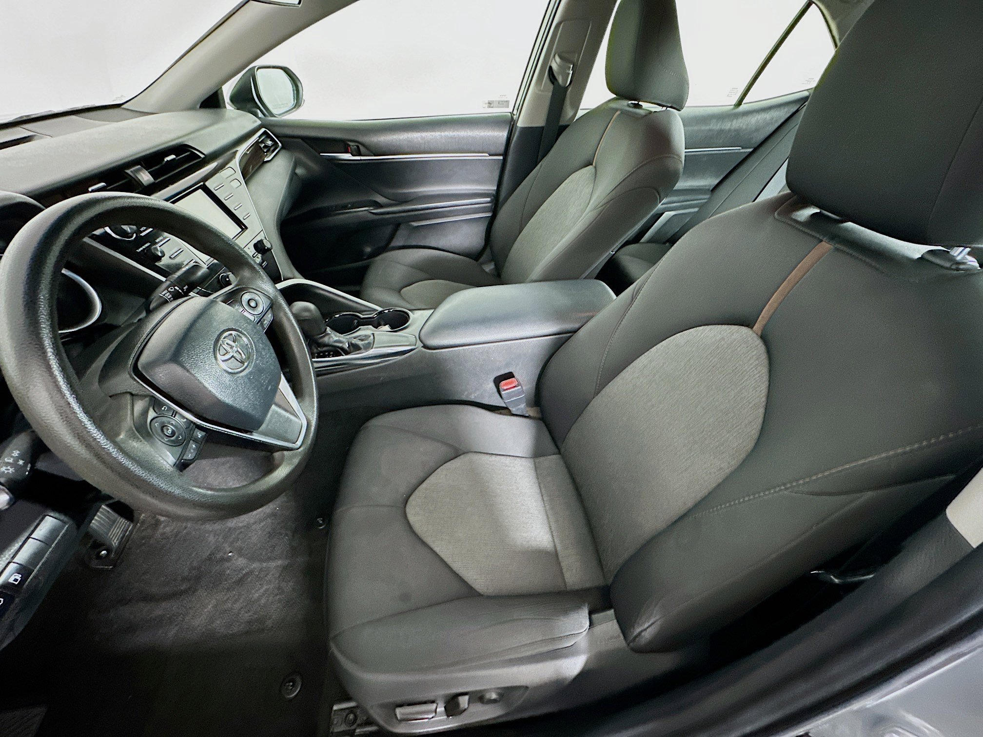 Used 2018 Toyota Camry LE image 13