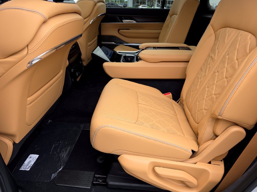 New 2027 Jeep Grand Wagoneer Summit AWD/4WD image 24
