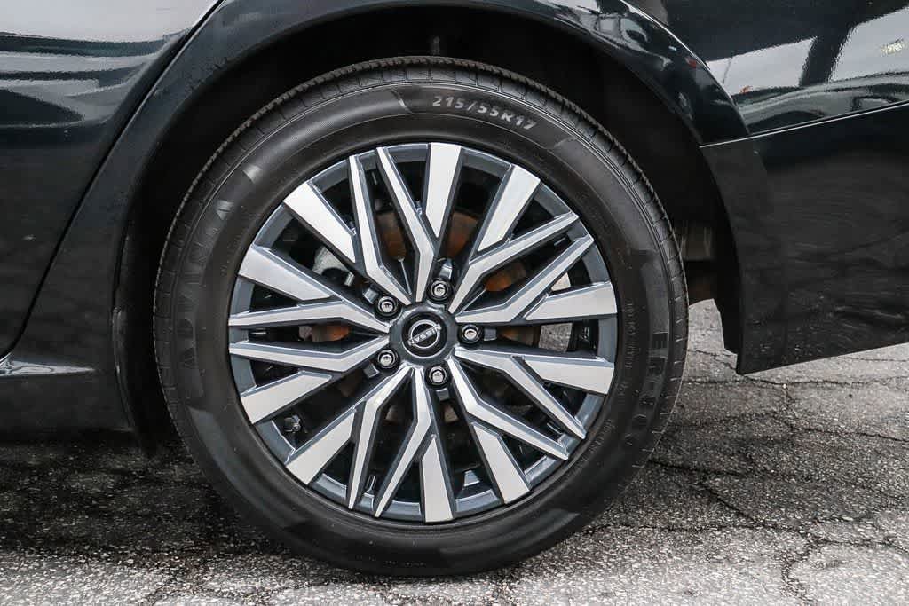 Used 2024 Nissan Altima 2.5 SV image 10