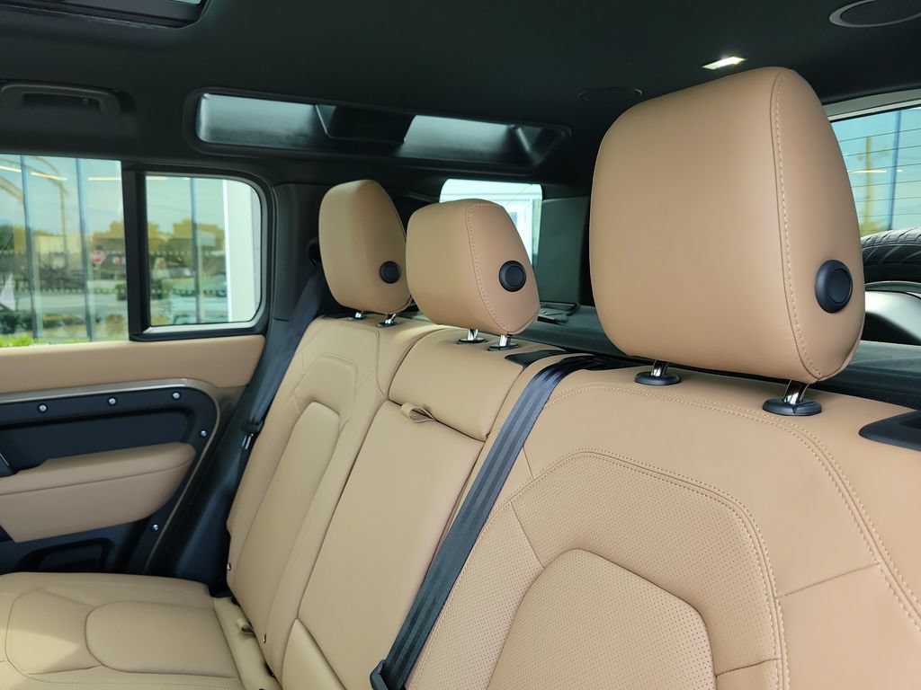 New 2026 Land Rover Defender 110 X-Dynamic SE AWD/4WD image 14
