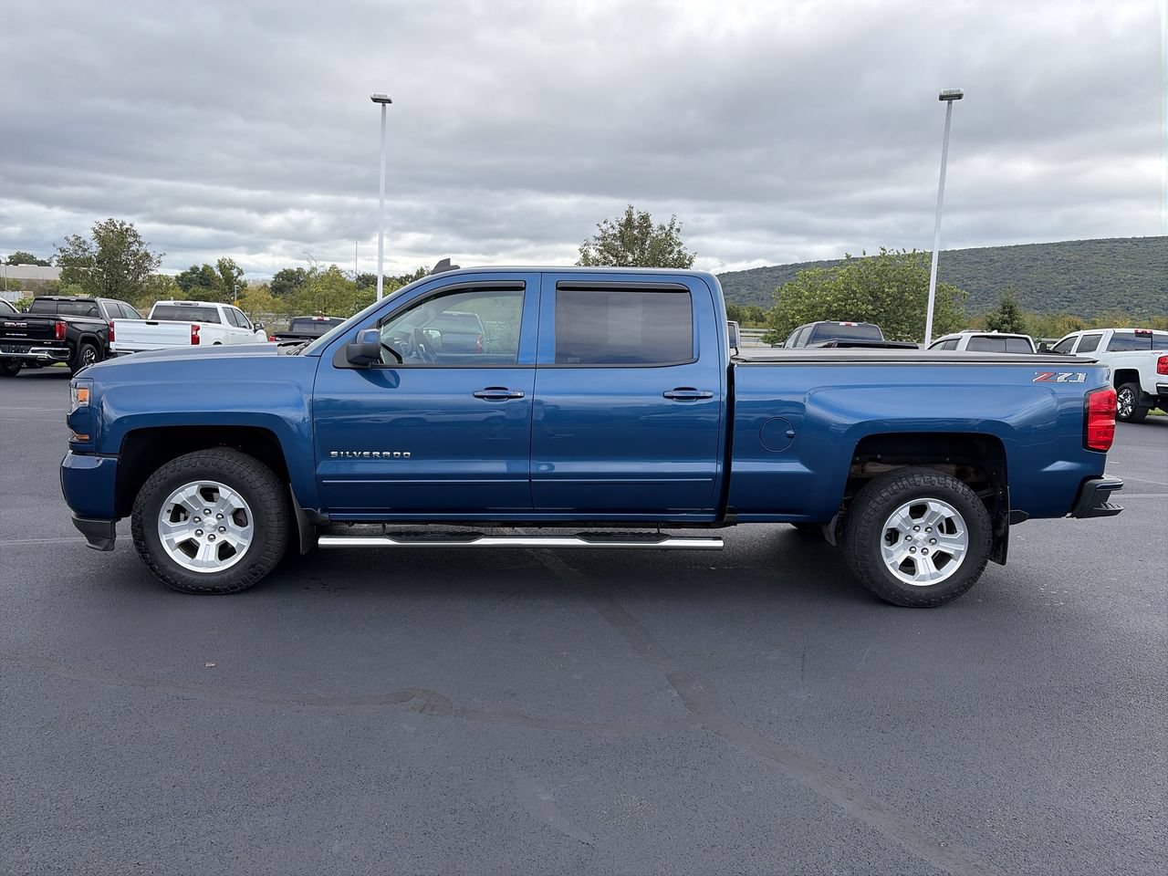 Used 2018 Chevrolet Silverado 1500 LT w/ All Star Edition AWD/4WD image 4