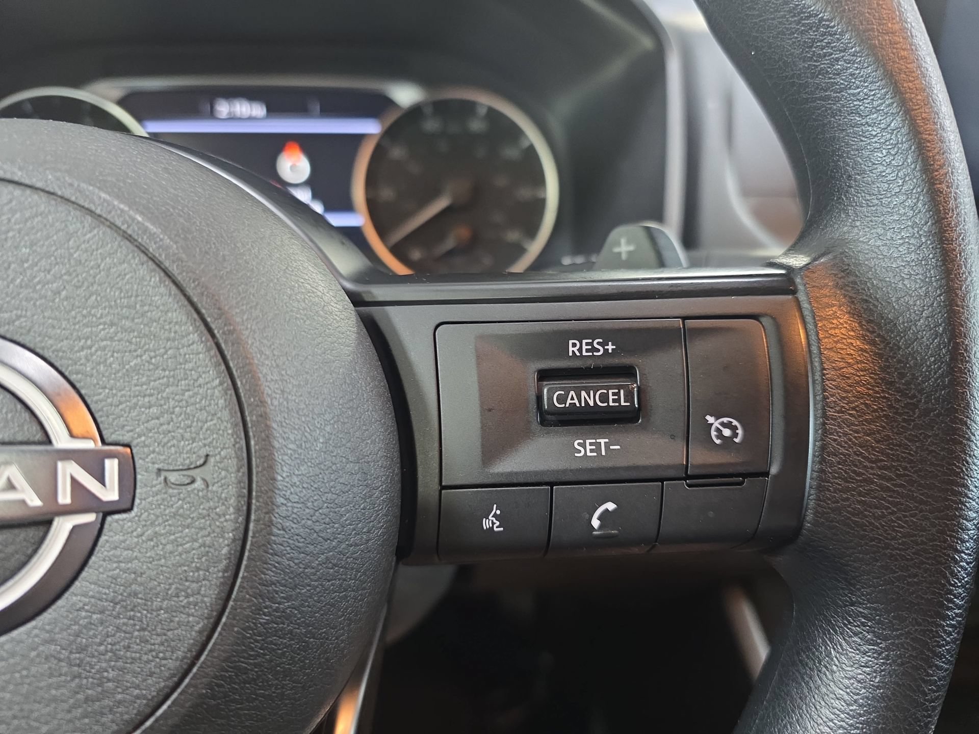 Used 2024 Nissan Rogue S AWD/4WD image 17