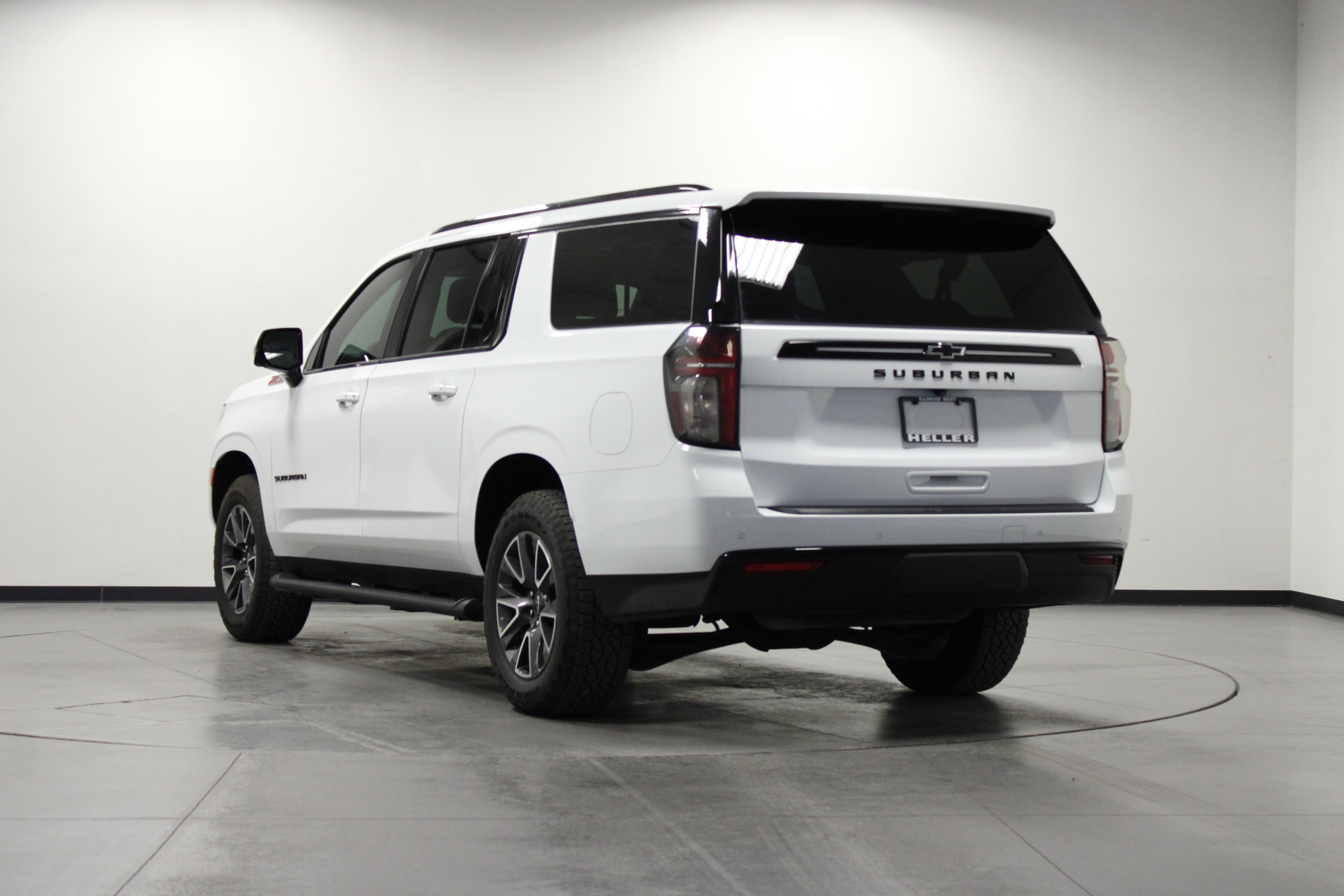 Used 2023 Chevrolet Suburban Z71 w/ Luxury Package image 6