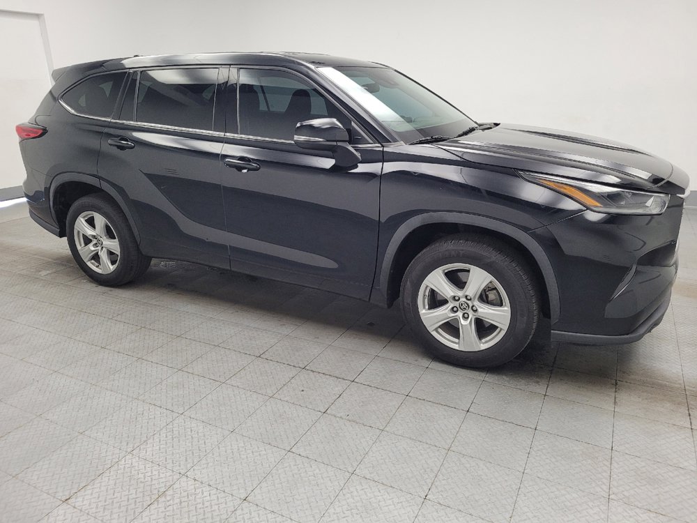 Used 2021 Toyota Highlander L FWD image 11