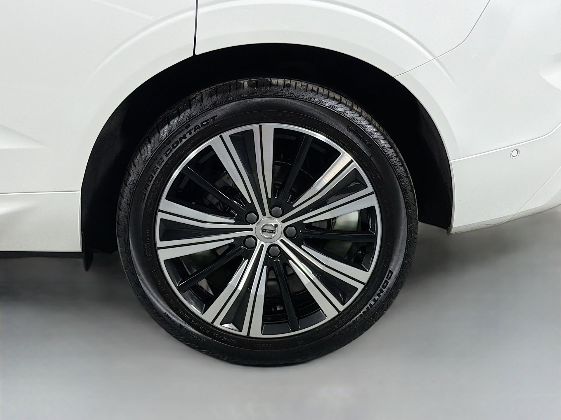 Certified 2023 Volvo XC60 B5 Plus w/ Protection Package Premier FWD image 31