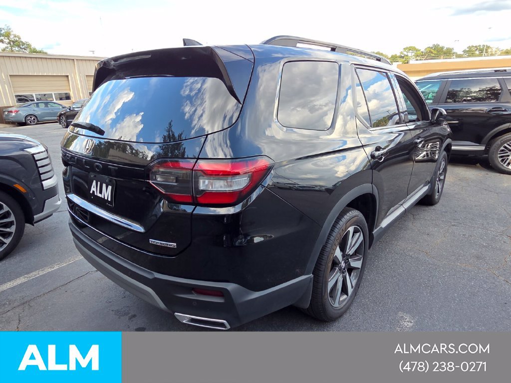 Used 2025 Honda Pilot Touring image 16