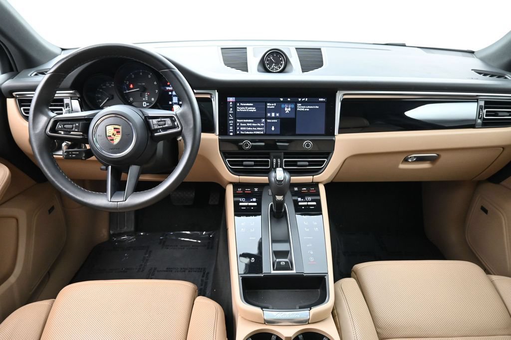 Certified 2022 Porsche Macan AWD/4WD image 6