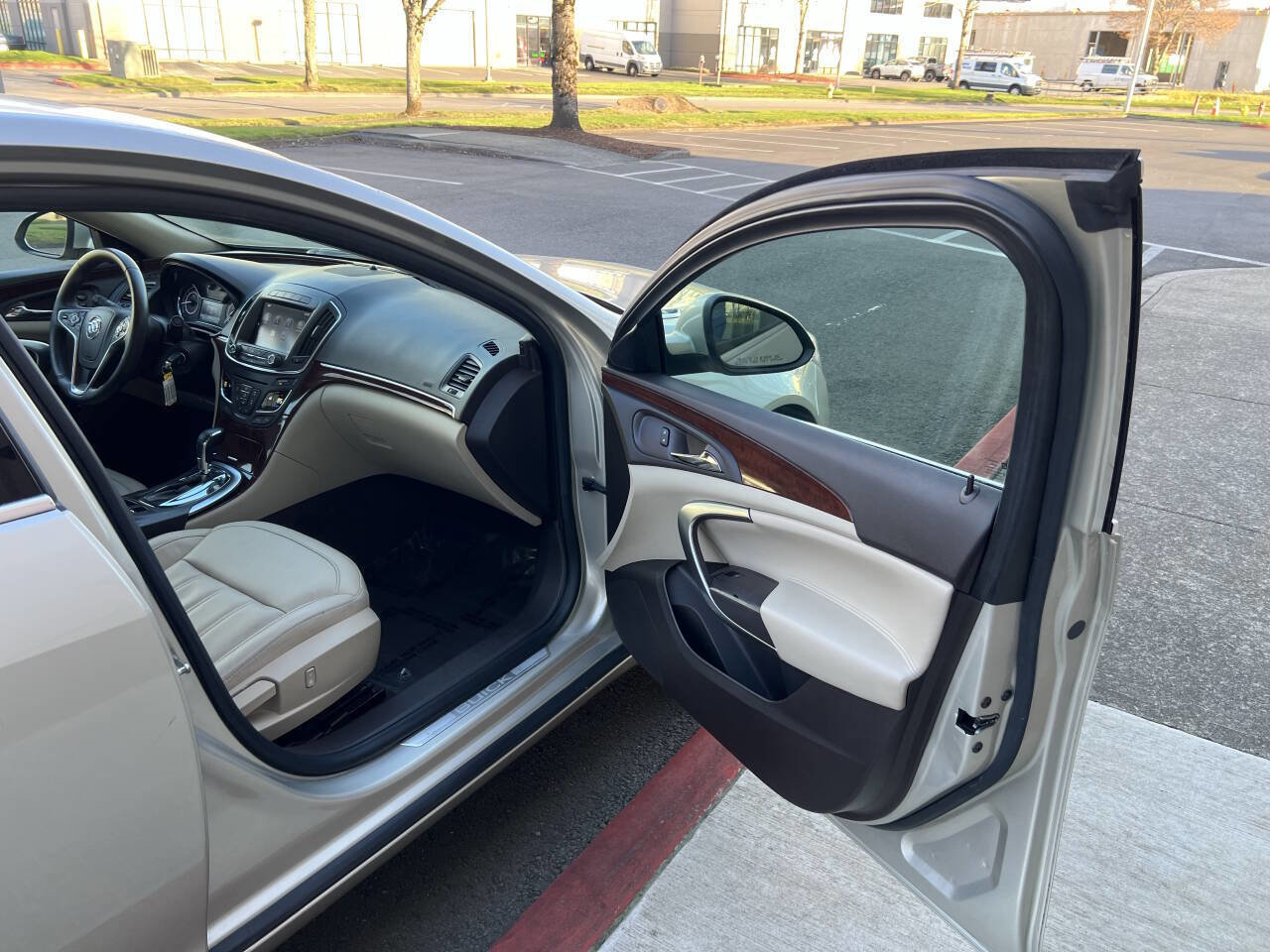 Used 2014 Buick Regal image 9