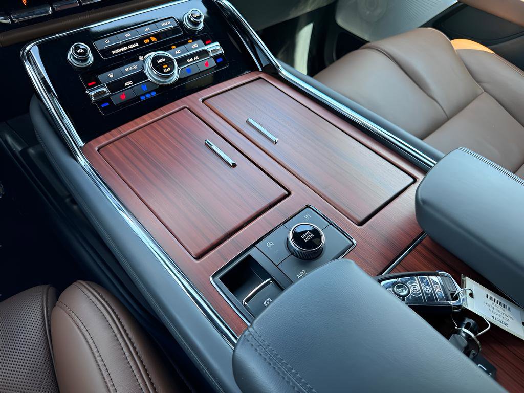 Used 2024 Lincoln Navigator Reserve image 24