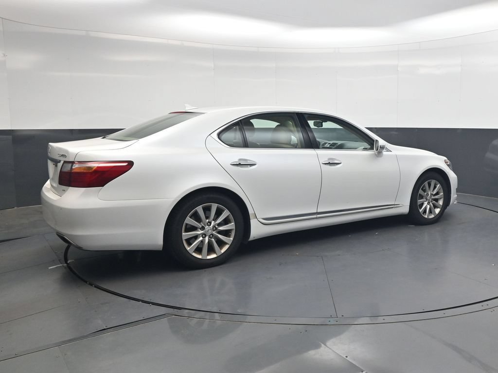 Used 2011 Lexus LS 460 AWD w/ Comfort Pkg image 4