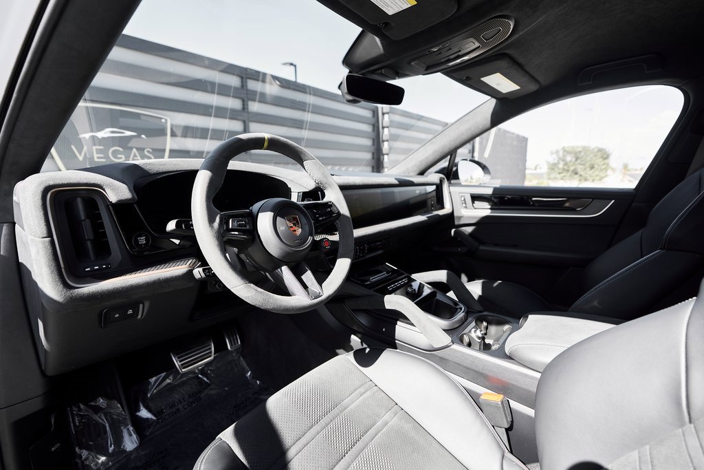 Used 2024 Porsche Cayenne Turbo GT image 2