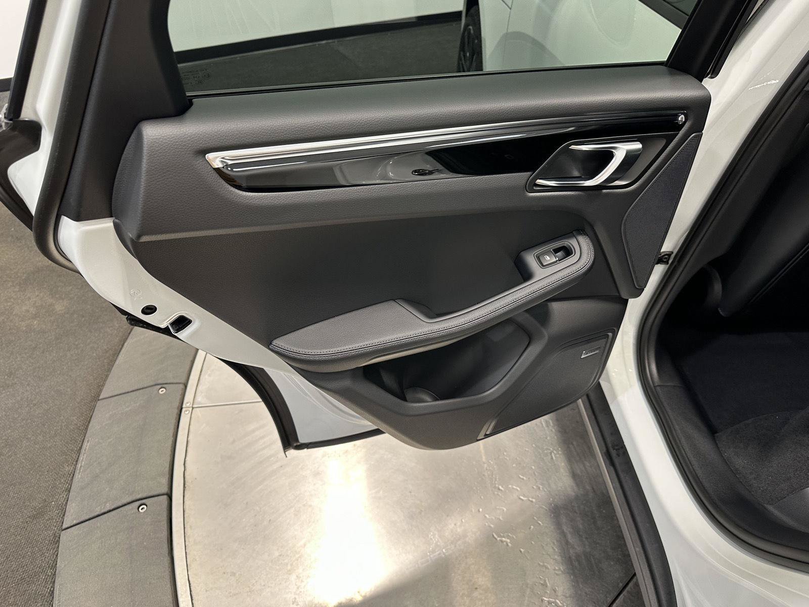 New 2026 Porsche Macan AWD/4WD image 33