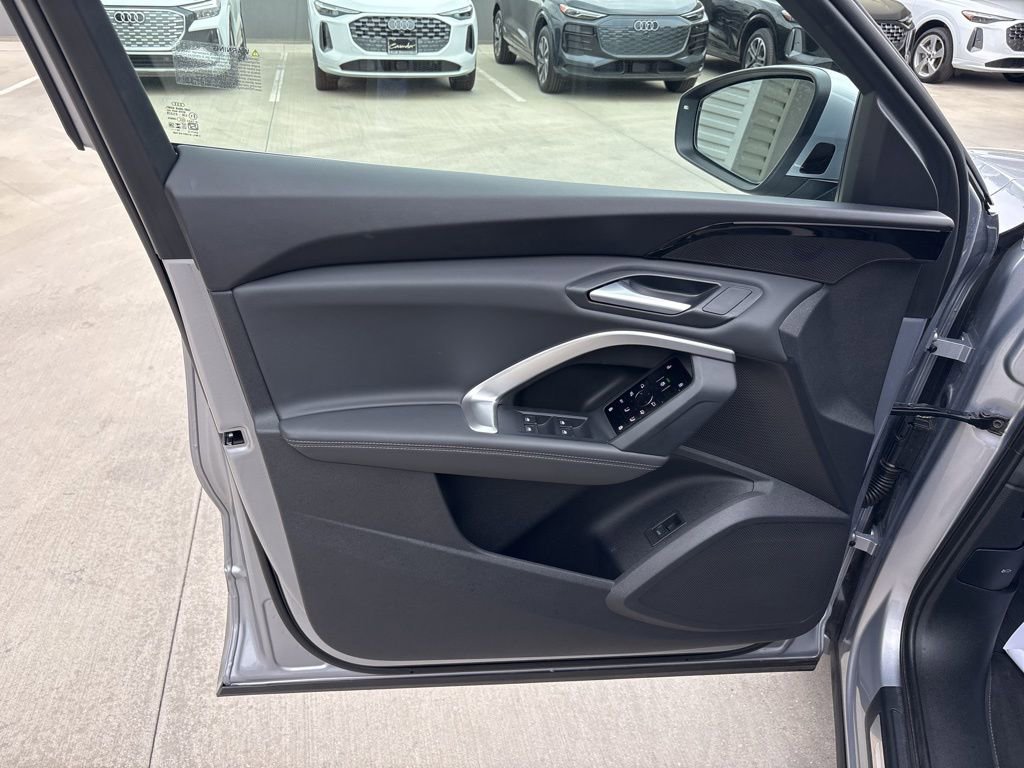 Used 2025 Audi Q5 Premium w/ Convenience Package image 10