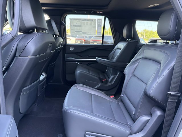New 2026 Lincoln Navigator L Reserve w/ Jet Appearance Package AWD/4WD image 16
