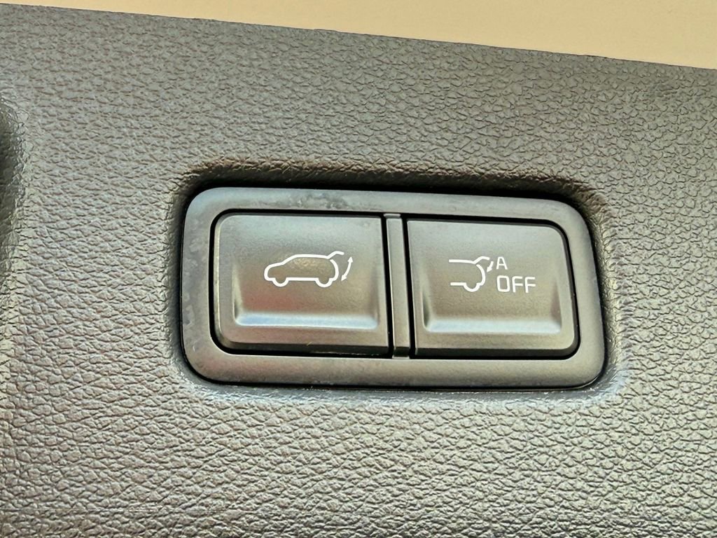 Used 2024 Kia Telluride EX w/ EX Captain's Chair Package image 19