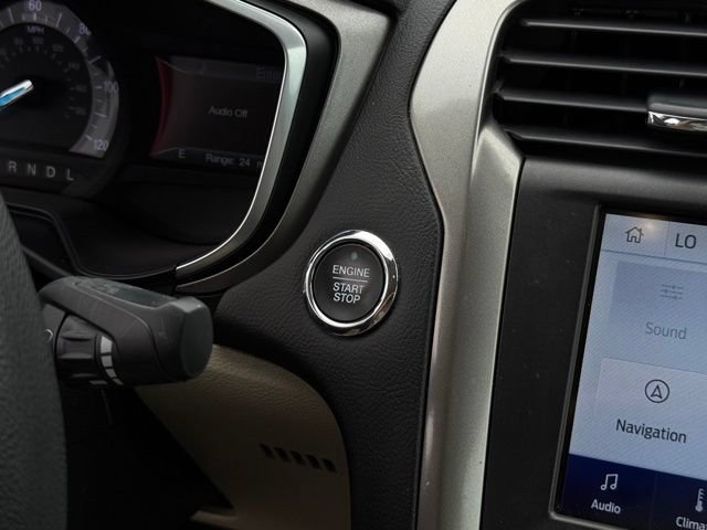 Used 2019 Ford Fusion SE FWD image 11