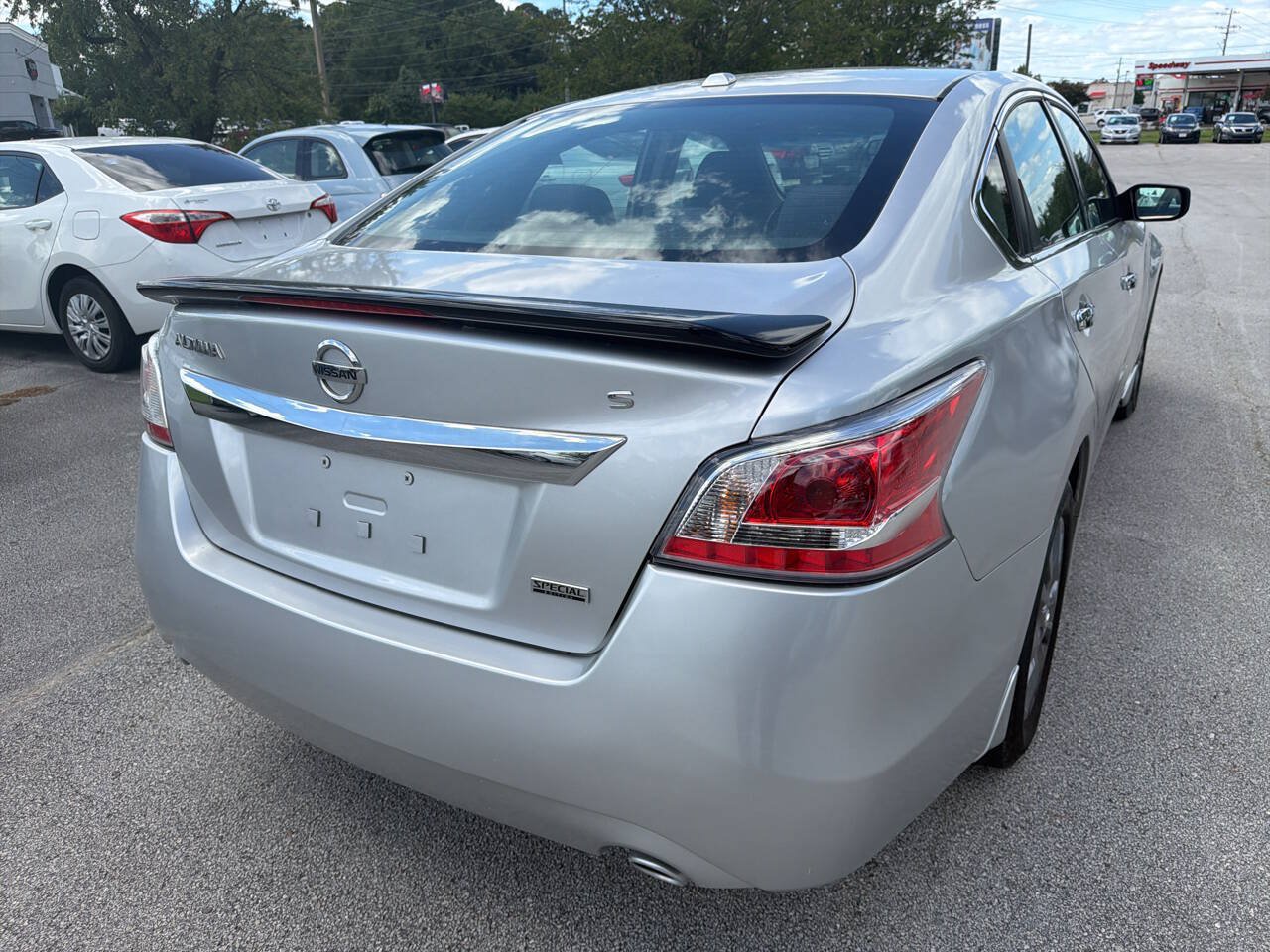 Used 2015 Nissan Altima 2.5 S w/ Special Edition Package FWD image 5