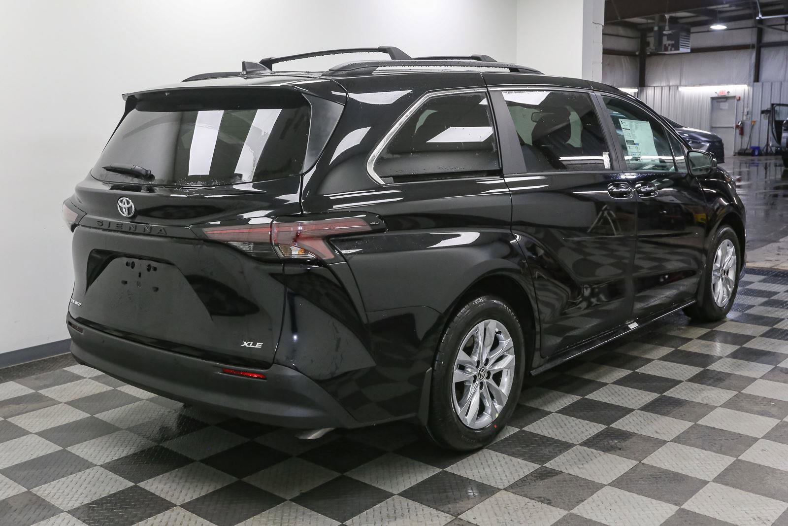 New 2026 Toyota Sienna XLE image 7