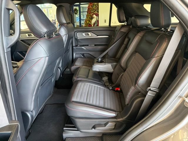 Used 2025 Ford Explorer ST-Line w/ ST-Line Street Pack image 26