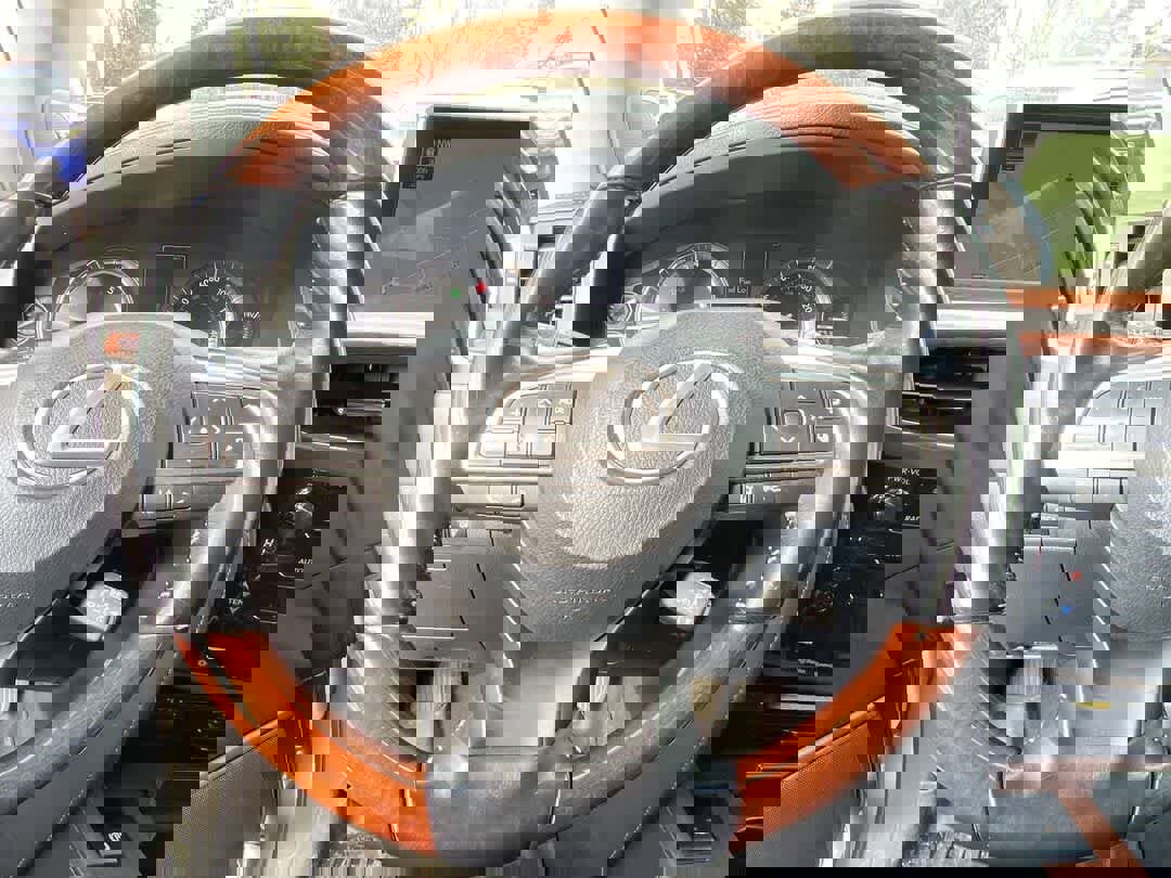 Used 2017 Lexus LX 570 4WD w/ Luxury Package image 16