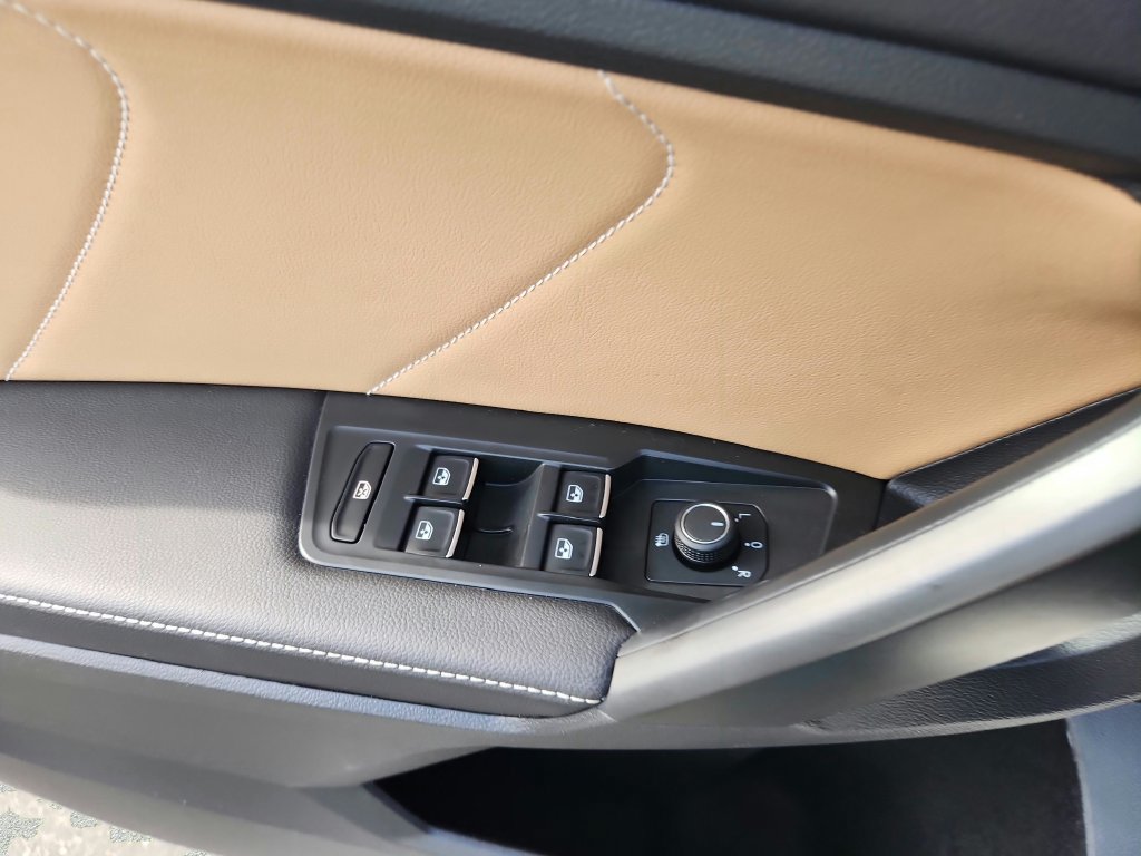 Certified 2024 Volkswagen Tiguan SE w/ Panoramic Sunroof Package AWD/4WD image 21