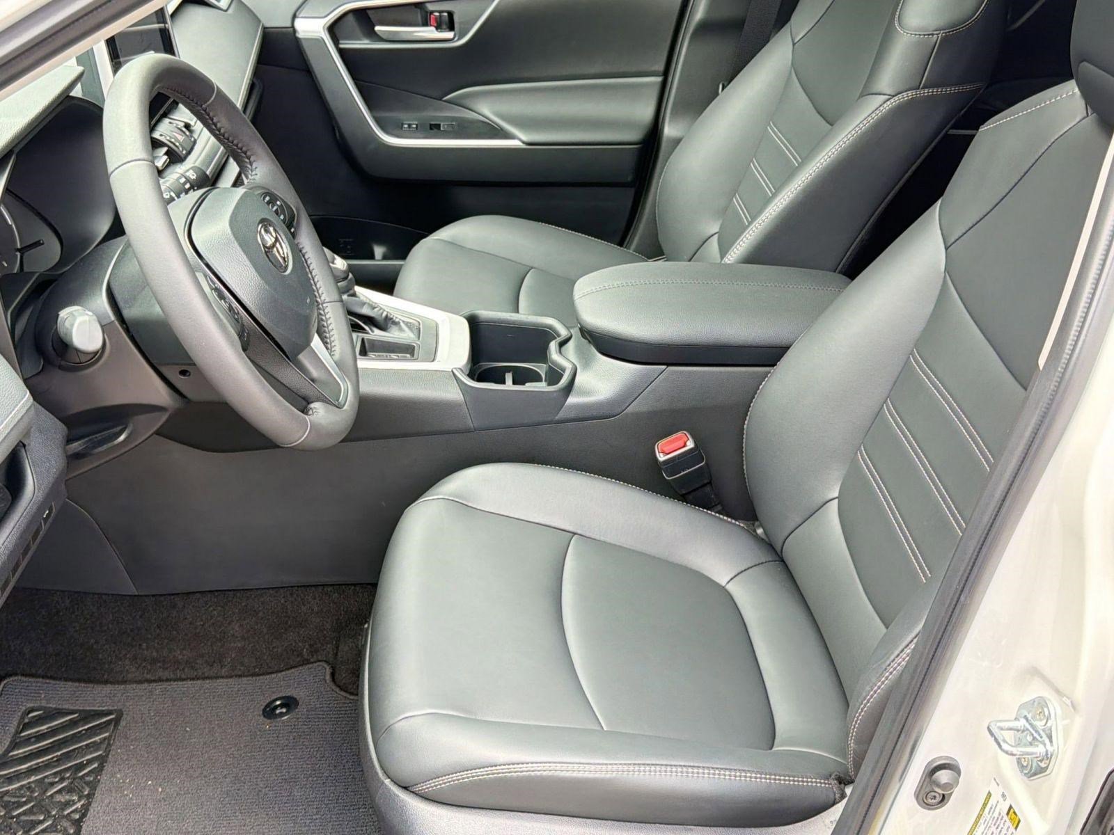 Used 2025 Toyota RAV4 XLE Premium image 5