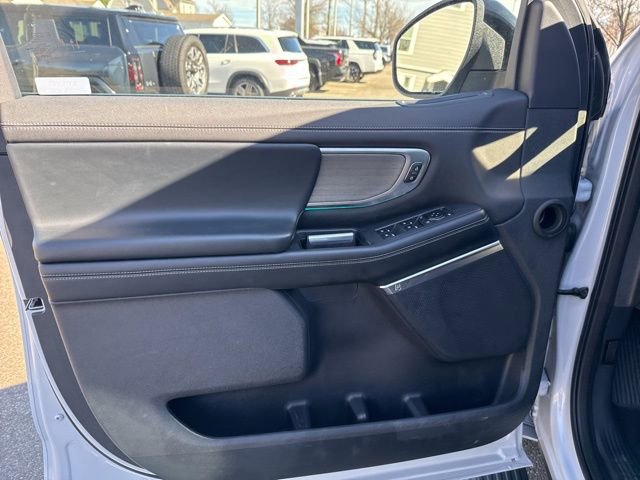 Used 2025 Ford Expedition Platinum image 20