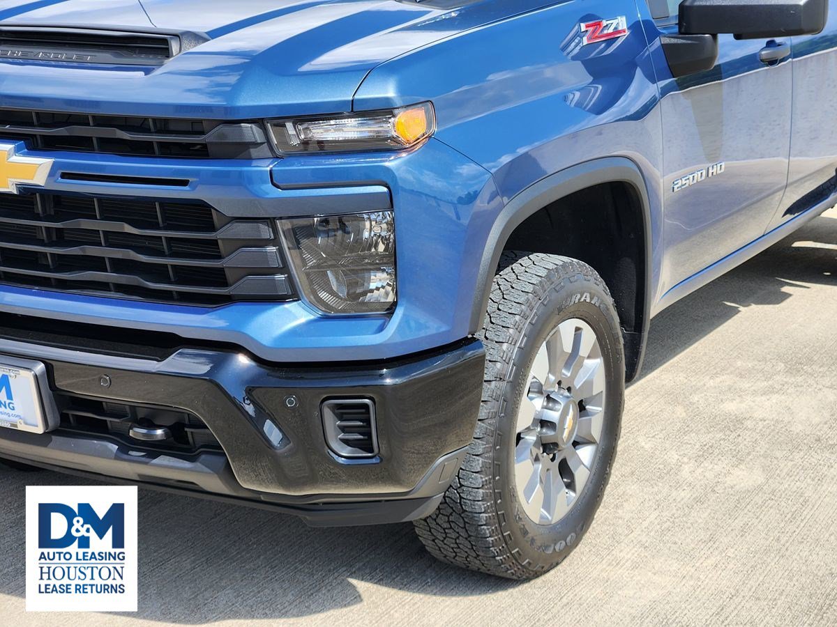 Used 2025 Chevrolet Silverado 2500 Custom w/ Custom Value Package image 12