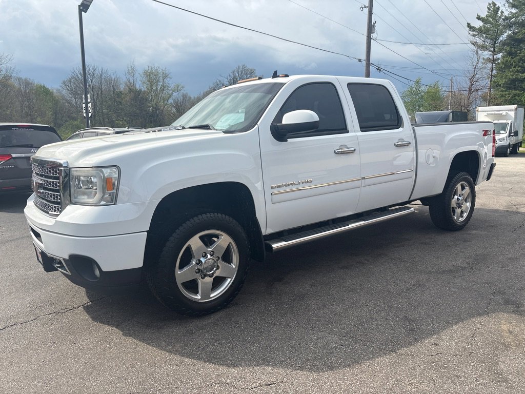 Used 2014 GMC Sierra 2500 Denali w/ LPO, On The Job Package AWD/4WD image 3