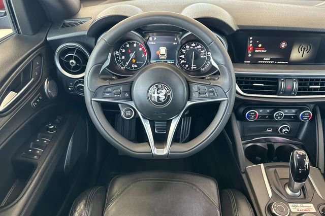Used 2018 Alfa Romeo Stelvio Ti Sport AWD/4WD image 17