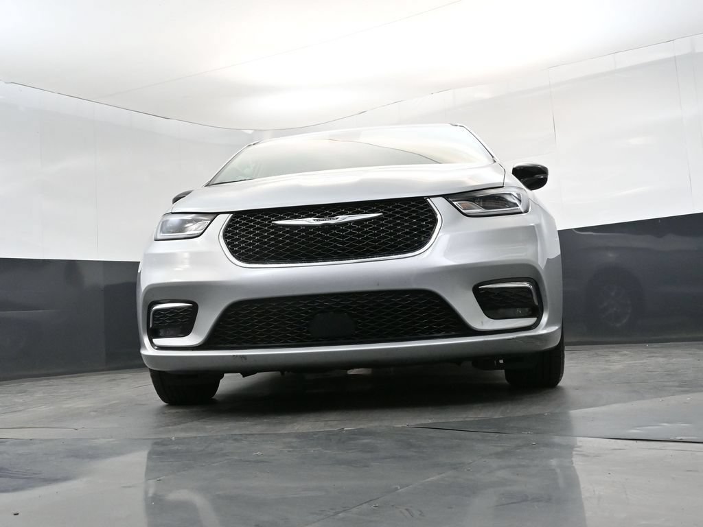 Used 2024 Chrysler Pacifica Touring-L FWD image 19