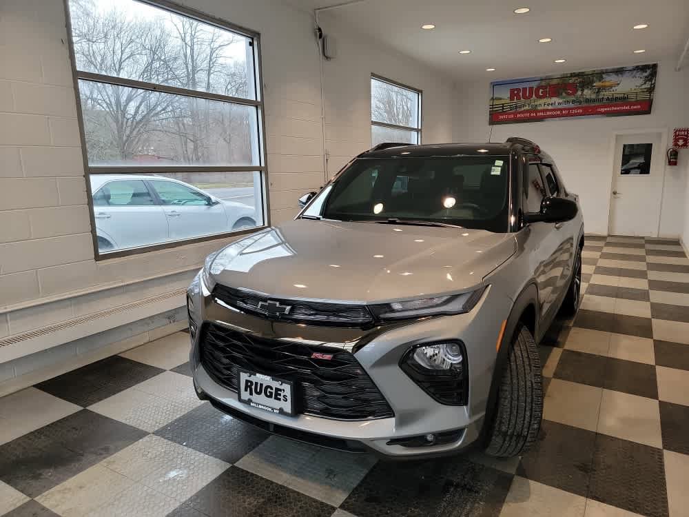 Used 2023 Chevrolet TrailBlazer RS w/ Sun and Liftgate Package image 2