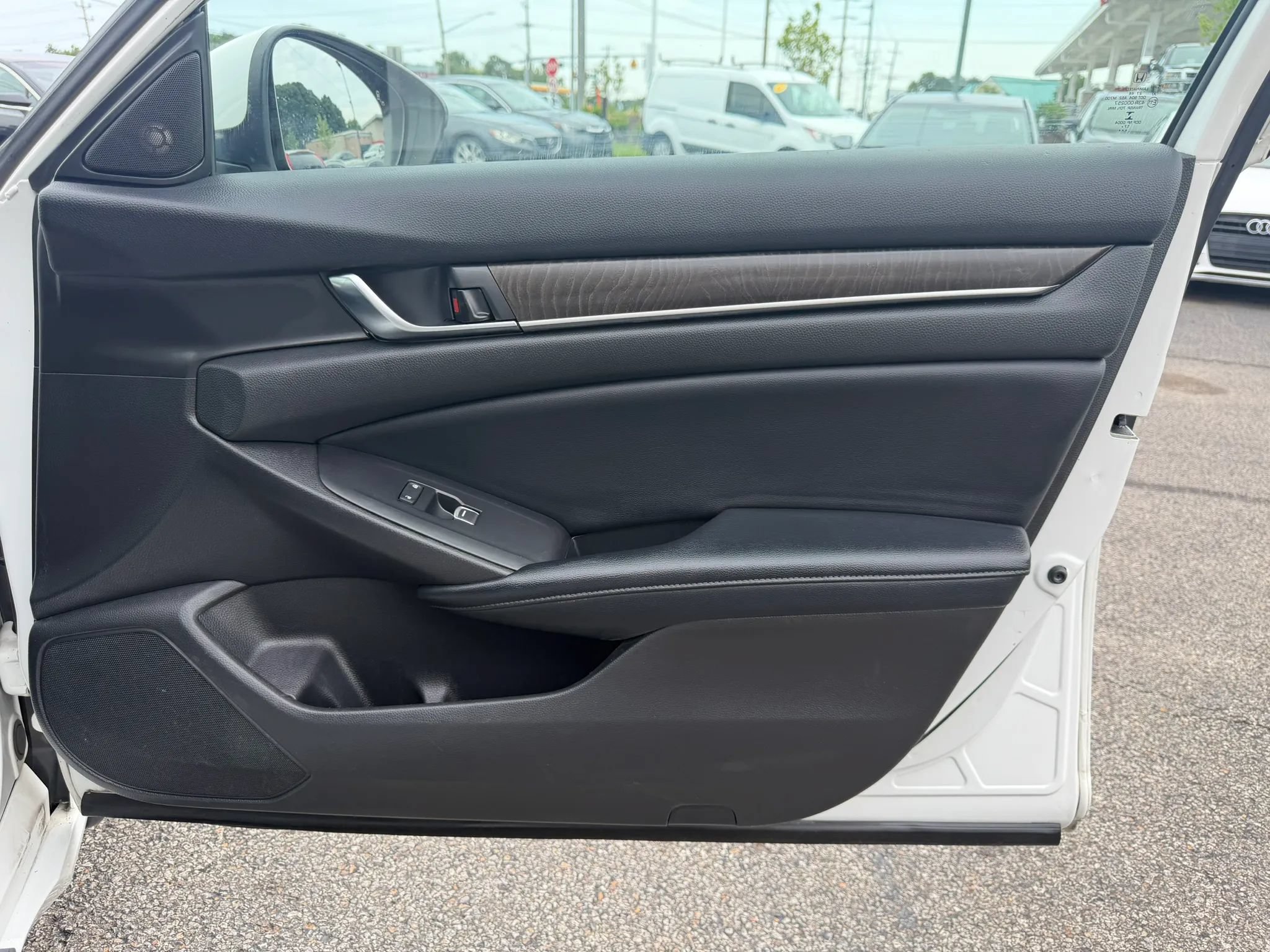 Used 2018 Honda Accord EX-L image 25