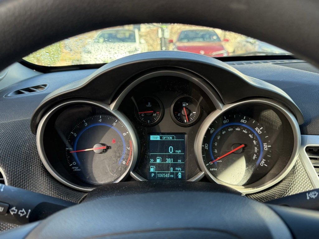 Used 2016 Chevrolet Cruze LT w/ Technology Package image 12