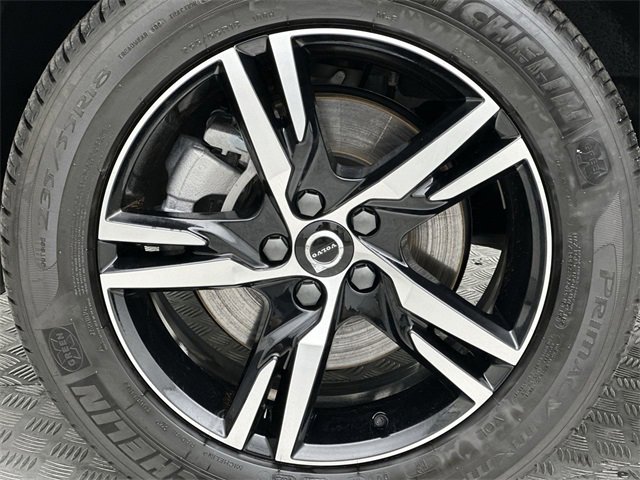 Certified 2025 Volvo XC40 B5 Core image 10