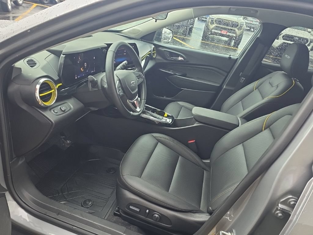 Used 2025 Chevrolet Trax ACTIV w/ Sunroof Package FWD image 13