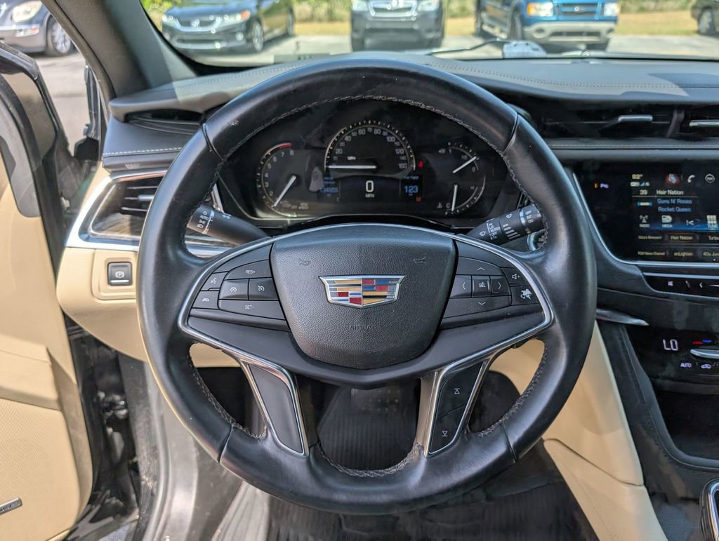 Used 2018 Cadillac XT5 FWD w/ LPO, Wheel Lock Package image 13