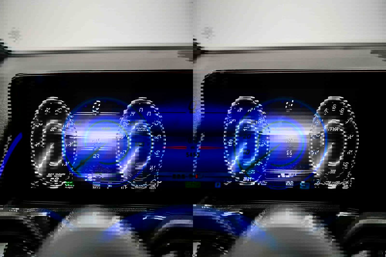 Used 2025 Mercedes-Benz EQB 250+ image 24