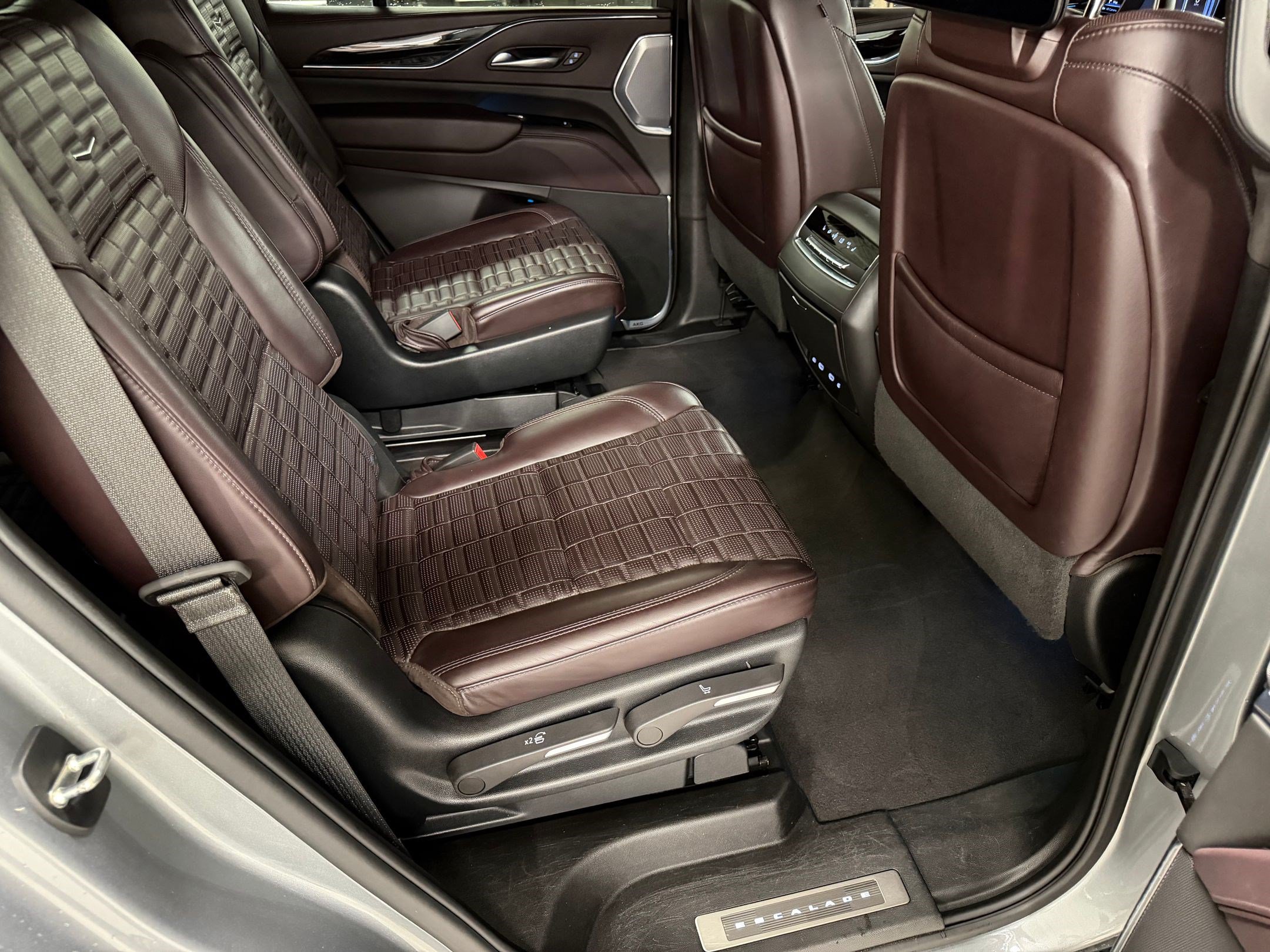 Used 2023 Cadillac Escalade Sport Platinum w/ LPO, ONYX Package AWD/4WD image 50