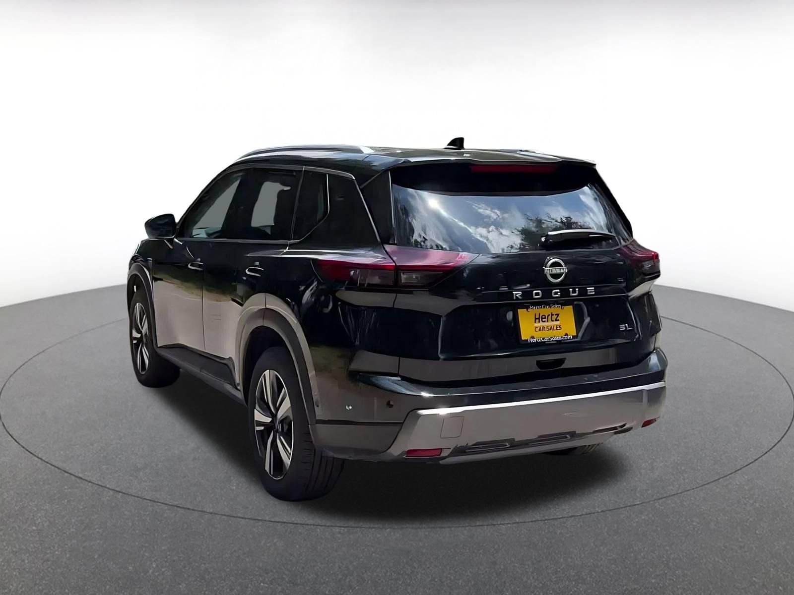 Used 2026 Nissan Rogue SL FWD image 9